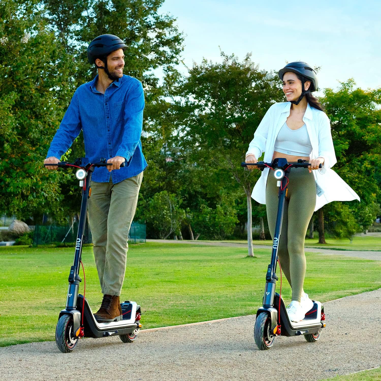 NIU E-Scooter mit Straßenzulassung oder ohne (je nach Model bis zu 65km Reichweite, 25 Prozent Steigung u. 120kg Belastung; extra breite Luftreifen; große Trittfläche; IP54; klappbar; Display; App)